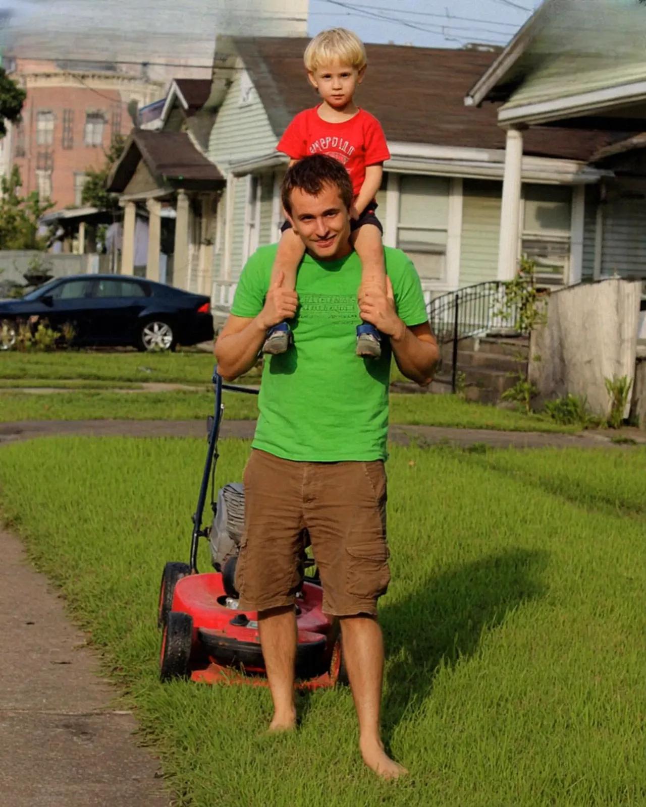 I Helped My Elderly Neighbor With Yard Work — Days Later, I Received a Life-Changing Gift